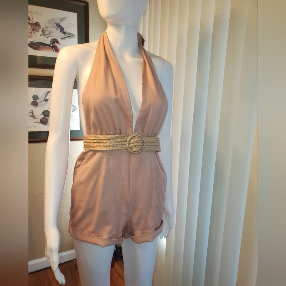 NWOT Forever 21 light mauve romper w/tan straw removable belt size small